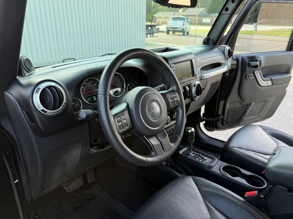 Used 2014 Jeep Wrangler Unlimited Sahara w/ Max Tow Package AWD/4WD image 17