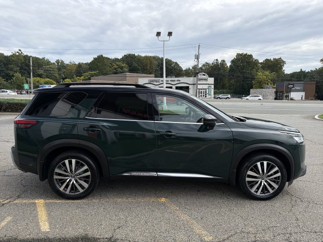 Certified 2022 Nissan Pathfinder Platinum w/ Cargo Package AWD/4WD image 9