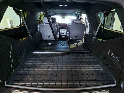 Used 2025 Chevrolet Suburban Premier AWD/4WD image 13