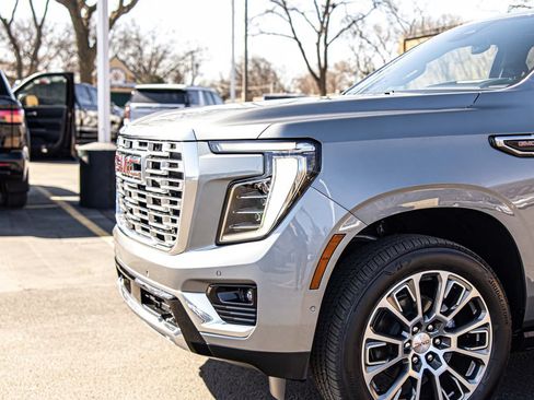 Used 2026 GMC Yukon Denali w/ Sun & Power Step Package AWD/4WD image 4