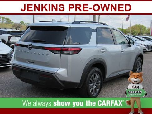 Certified 2024 Nissan Pathfinder SV FWD image 3