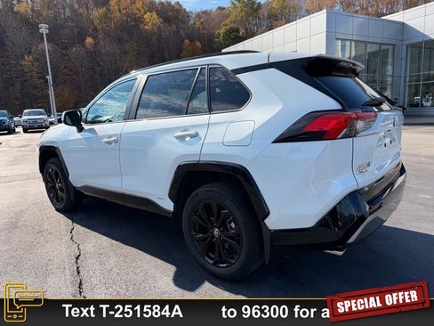 Used 2023 Toyota RAV4 SE w/ SE Grade Weather Package image 7