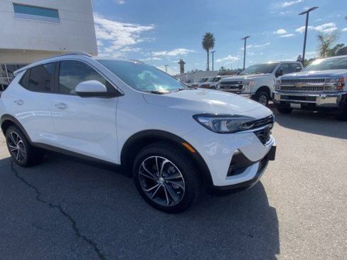 Used 2021 Buick Encore GX Select image 2