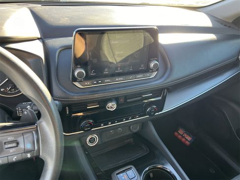 Certified 2021 Nissan Rogue SV image 8