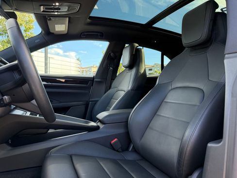 Used 2025 Porsche Macan 4 Electric image 5