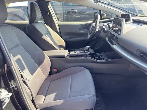 Used 2025 Toyota Prius LE FWD image 26