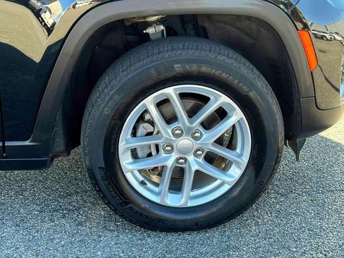 Certified 2023 Jeep Grand Cherokee Laredo image 10