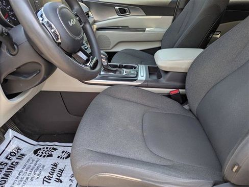 Used 2022 Kia Carnival LX FWD image 15