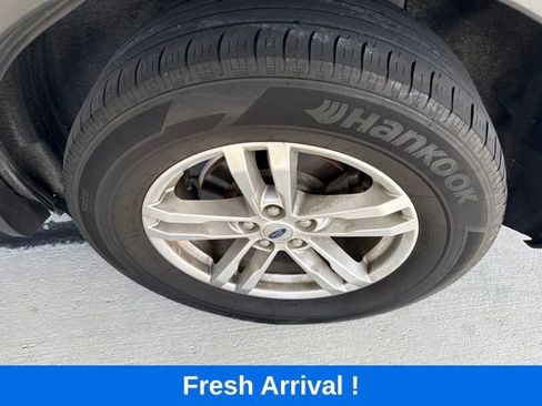 Used 2023 Ford Explorer XLT w/ Equipment Group 202A AWD/4WD image 21