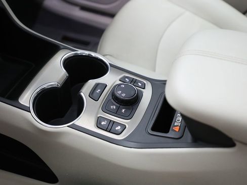 Used 2023 GMC Terrain Denali AWD/4WD image 8