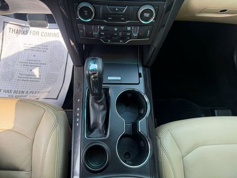 Used 2016 Ford Explorer XLT w/ Equipment Group 202A FWD image 16