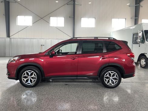 Used 2024 Subaru Forester Premium AWD/4WD image 4