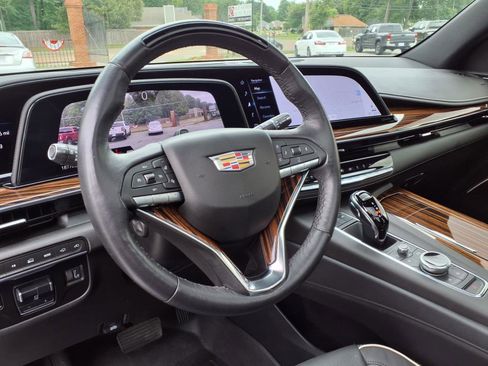 Used 2023 Cadillac Escalade Premium Luxury w/ Performance Package image 16