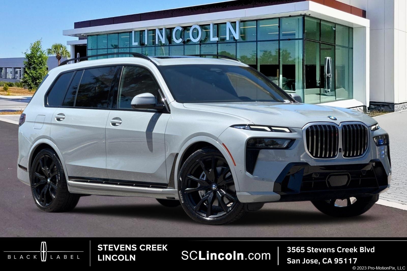 Used 2024 BMW X7 xDrive40i w/ M Sport Package AWD/4WD image 1