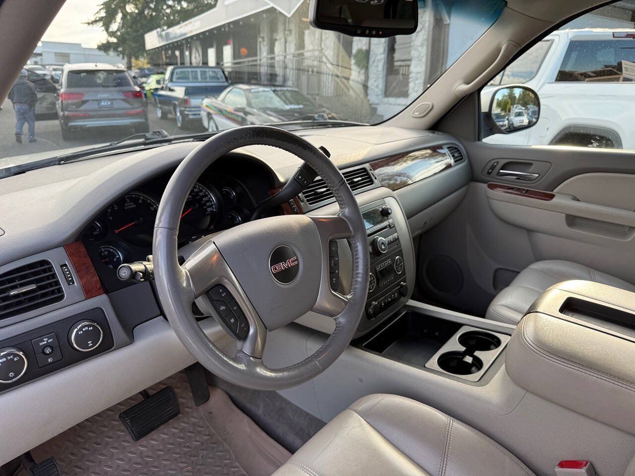Used 2012 GMC Yukon SLT w/ SLT-2 Equipment Package AWD/4WD image 13