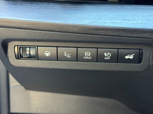 Used 2024 Nissan Ariya FWD image 18