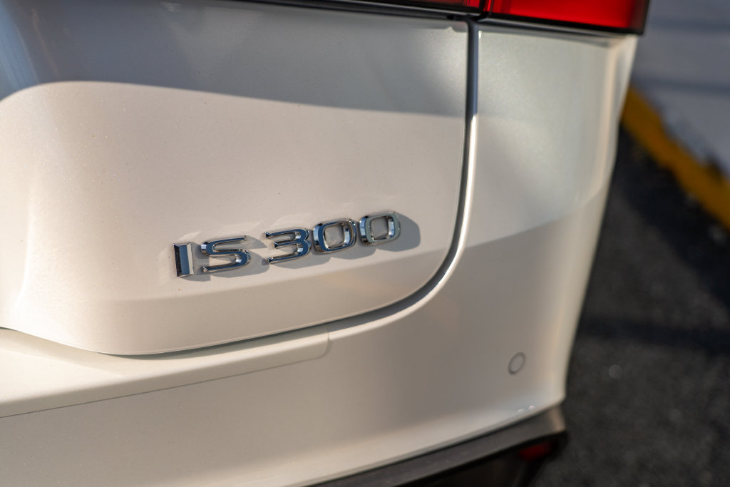 Used 2024 Lexus IS 300 w/ Comfort Package RWD image 6