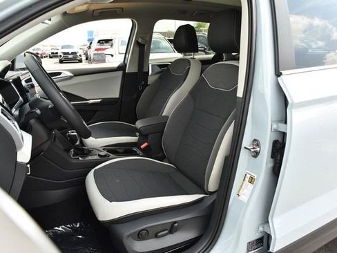 New 2026 Volkswagen Taos SE image 20