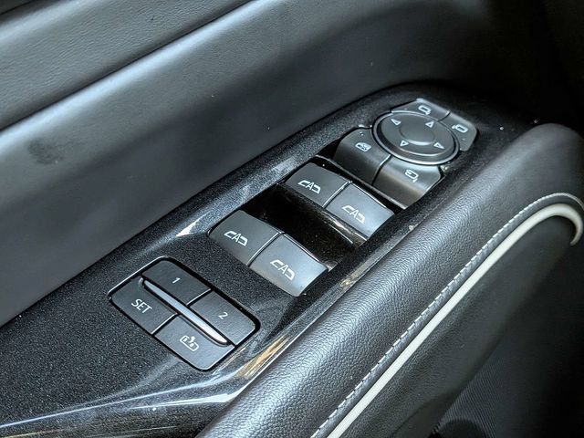 Certified 2024 Cadillac Escalade ESV V AWD/4WD image 23