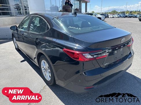 Used 2025 Toyota Camry LE FWD image 8
