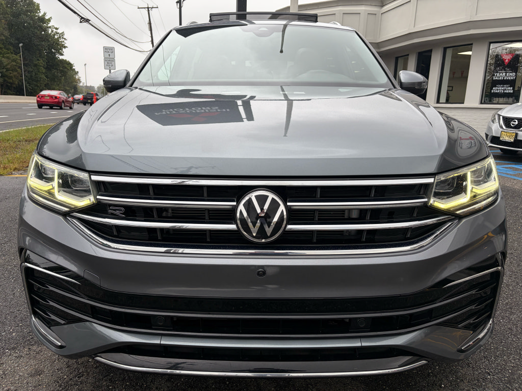 Used 2022 Volkswagen Tiguan SEL R-Line AWD/4WD image 2
