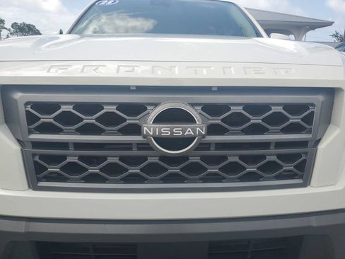 Used 2023 Nissan Frontier SV w/ Technology Package AWD/4WD image 17