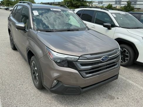 Certified 2025 Subaru Forester Premium AWD/4WD image 4