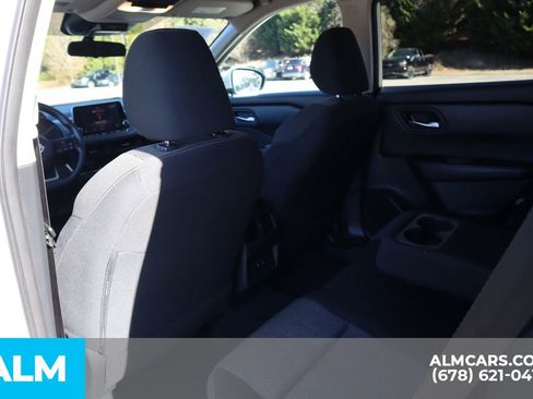 Used 2024 Nissan Rogue SV image 18