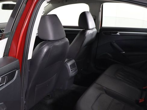 Used 2018 Volkswagen Passat 2.0T R-Line w/ R-Line Lighting Package image 24