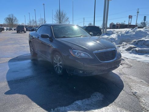 Used 2013 Chrysler 200 S image 2