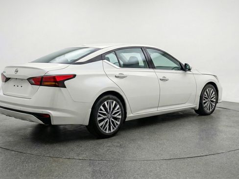 Used 2025 Nissan Altima 2.5 SV FWD image 9