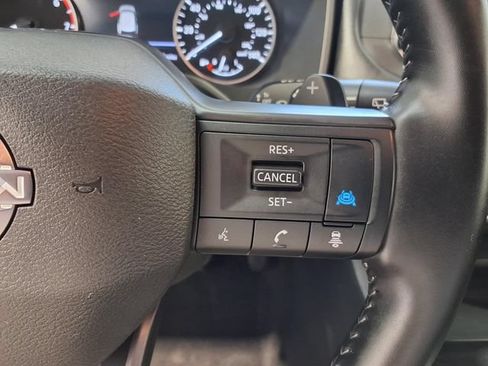 Used 2025 Nissan Rogue SV FWD image 9