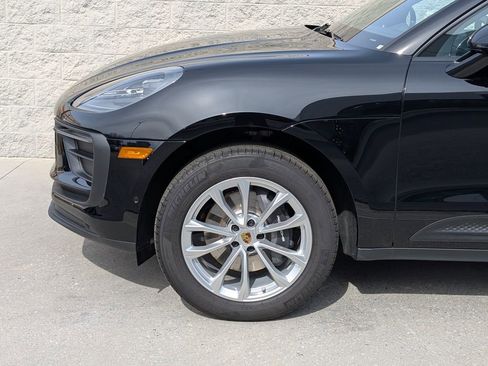 Certified 2025 Porsche Macan AWD/4WD image 30