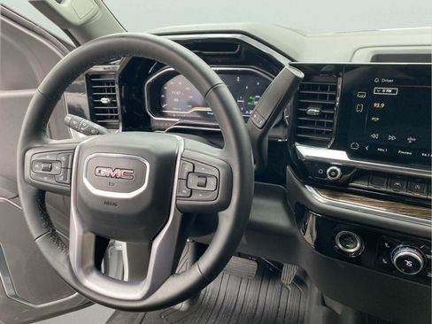 Used 2024 GMC Sierra 1500 Elevation w/ LPO, Elevation Black Package AWD/4WD image 19