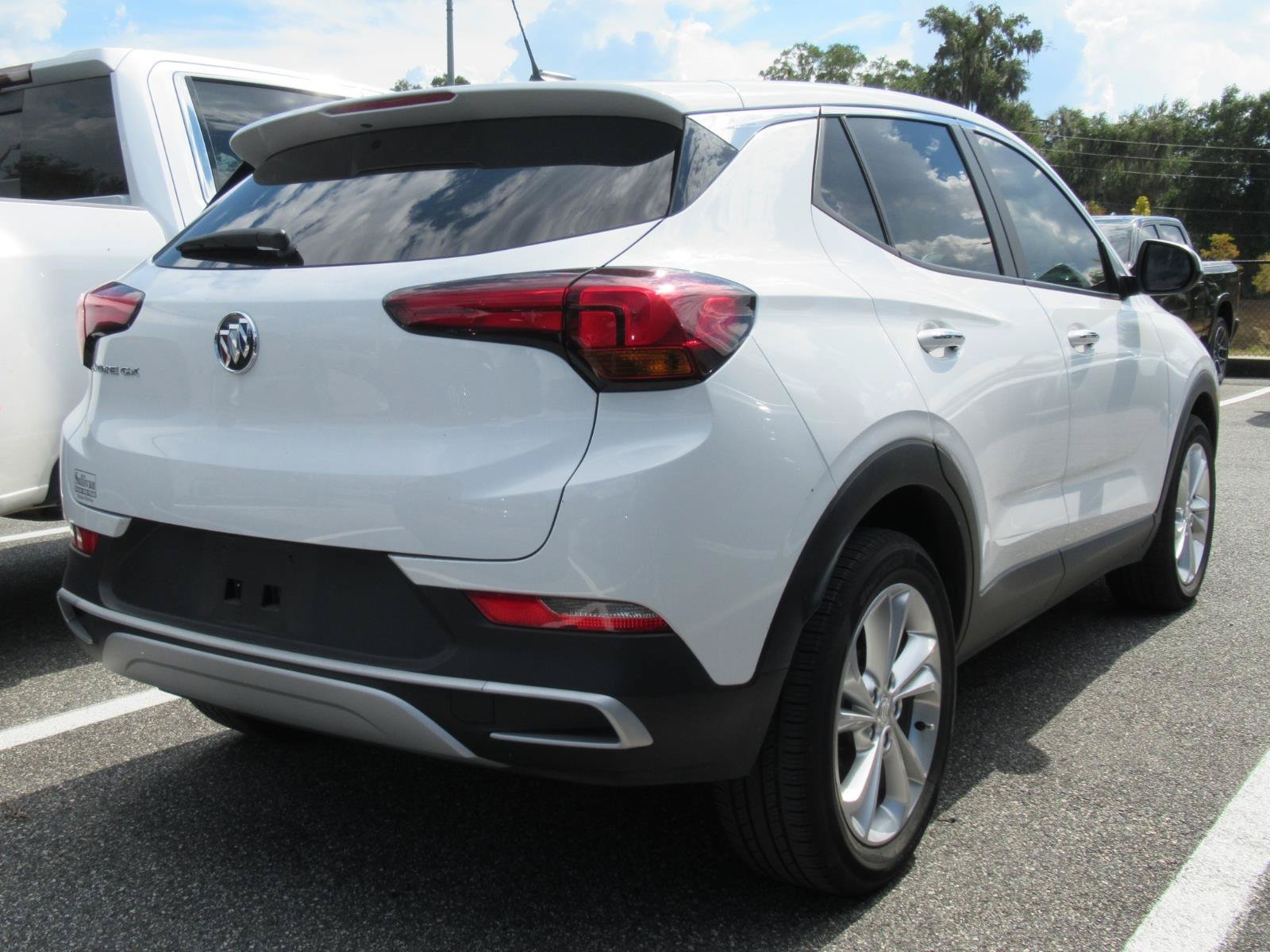 Used 2022 Buick Encore GX Preferred w/ Cold Weather Comfort Package FWD image 4