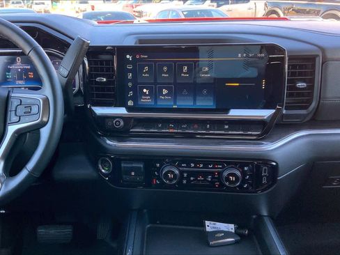 Used 2024 Chevrolet Silverado 2500 LTZ w/ LTZ Convenience Package image 7