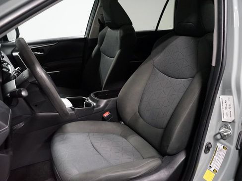 Used 2022 Toyota RAV4 XLE w/ Convenience Package FWD image 26