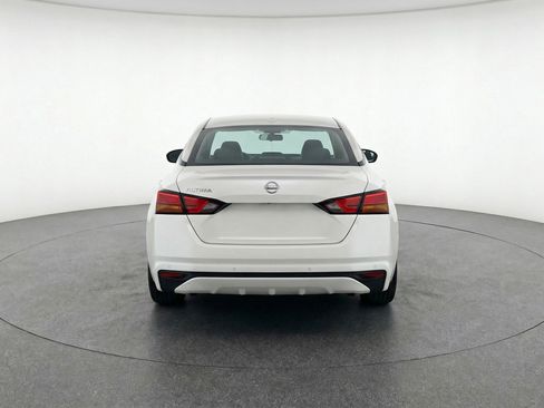 Used 2025 Nissan Altima 2.5 SV FWD image 7