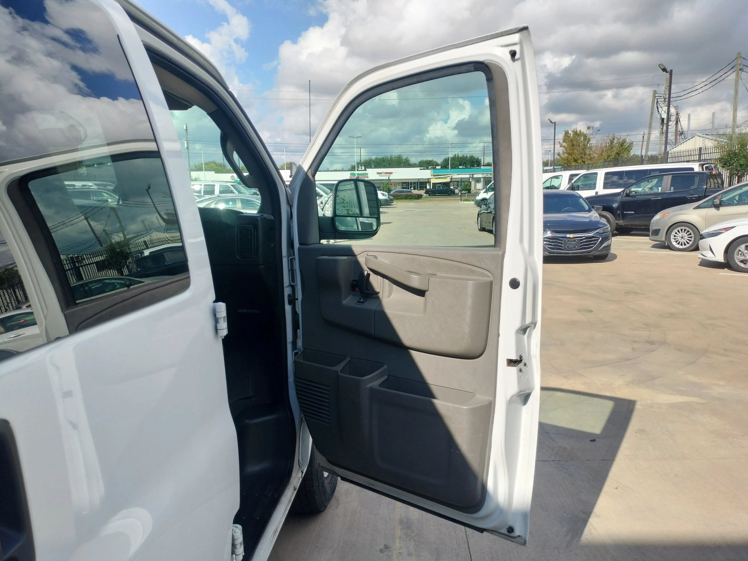 Used 2019 Chevrolet Express 2500 LS w/ Driver Convenience Package RWD image 29