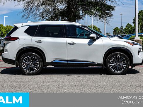 Used 2024 Nissan Rogue Platinum w/ Platinum Premium Package FWD image 11