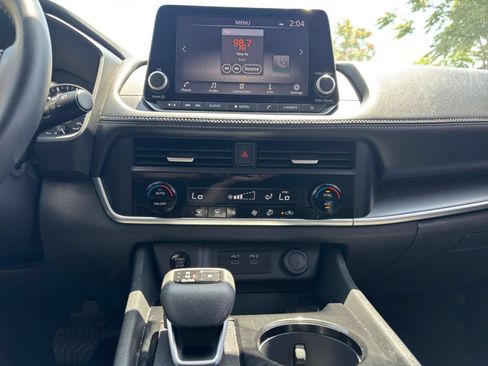 Used 2025 Nissan Rogue SV FWD image 17