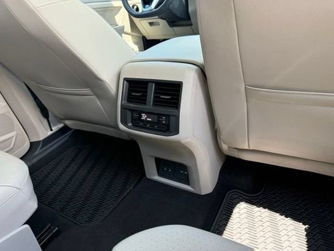Certified 2023 Volkswagen Atlas SEL R-Line AWD/4WD image 24