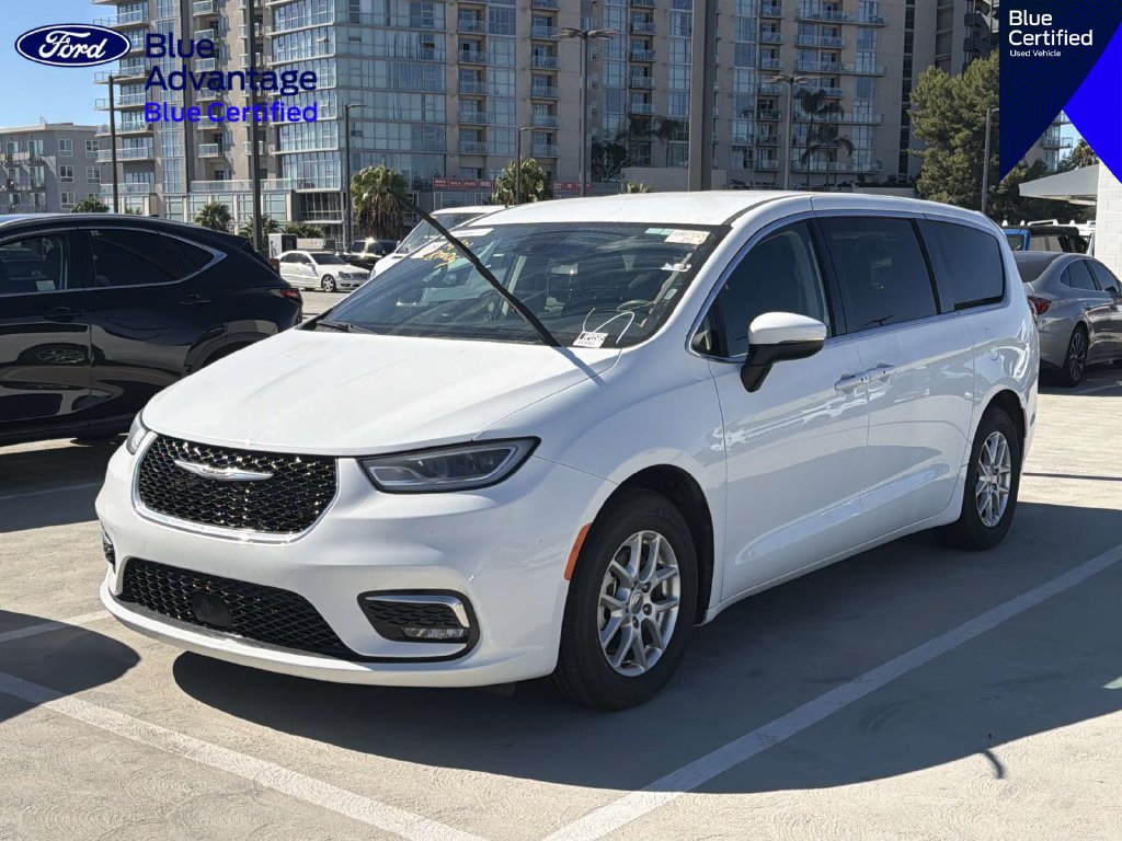 Used 2023 Chrysler Pacifica Touring-L FWD image 17