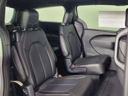 New 2026 Chrysler Pacifica Select image 37