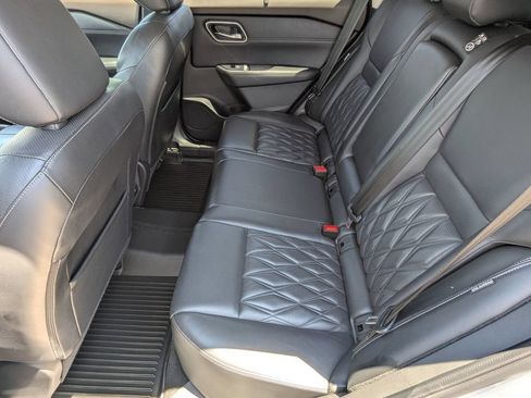 Used 2021 Nissan Rogue Platinum FWD image 17