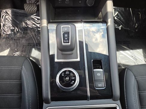 Used 2024 Mitsubishi Outlander SE Black Edition FWD image 34