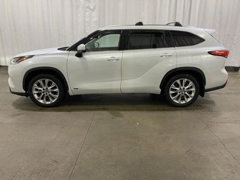 Used 2023 Toyota Highlander Limited image 6