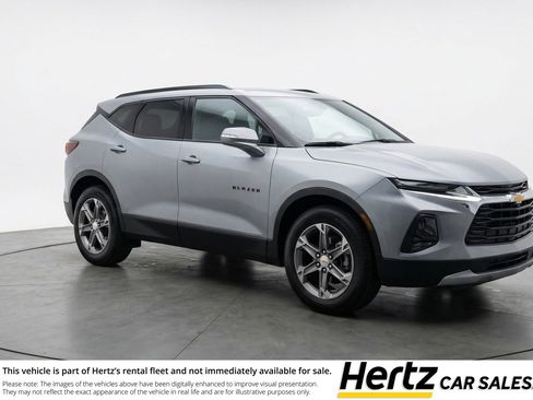Used 2025 Chevrolet Blazer LT FWD image 1