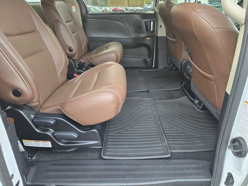Used 2019 Toyota Sienna Limited Premium image 16