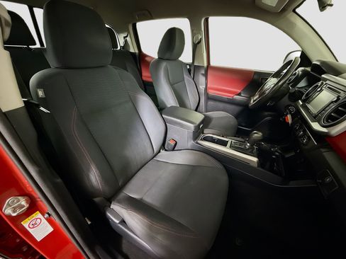 Used 2019 Toyota Tacoma SR5 RWD image 28